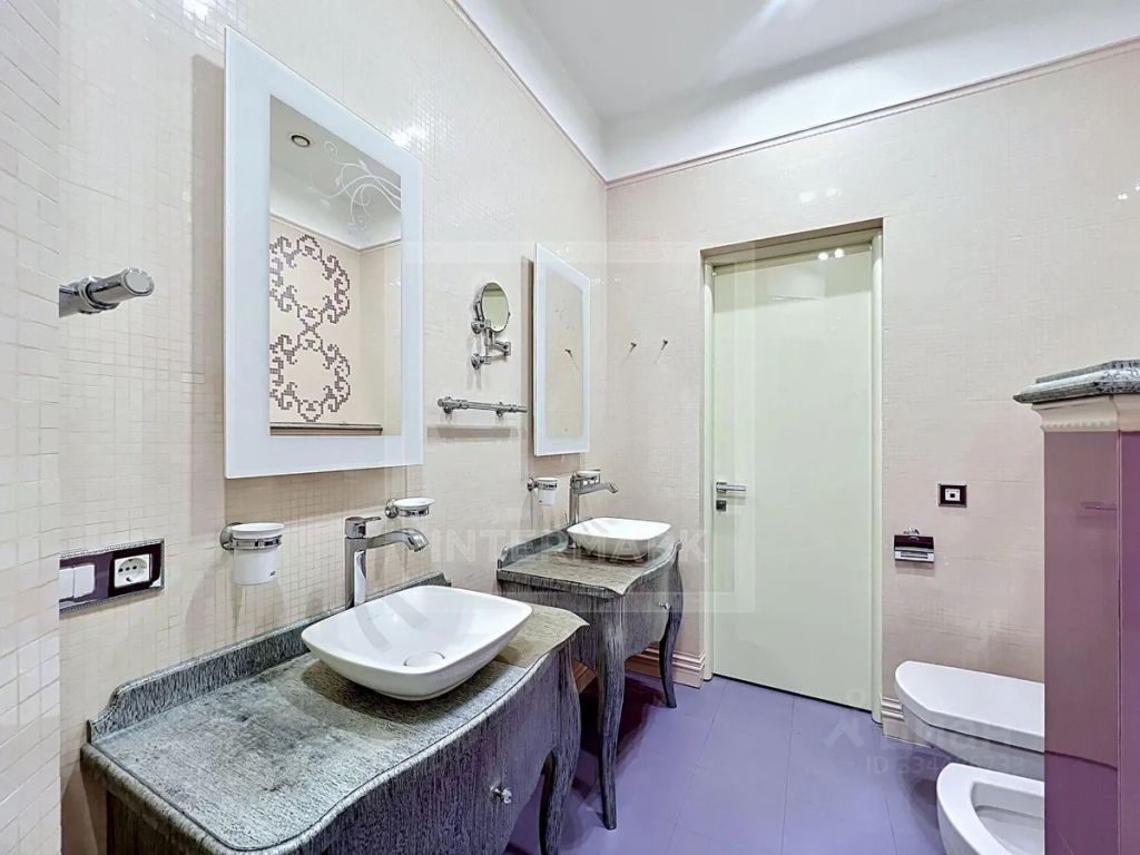 m. Kropotkinskaya: Apartment, 4-rooms