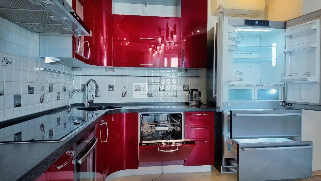 m. Molodezhnaya: Apartment, 3-rooms