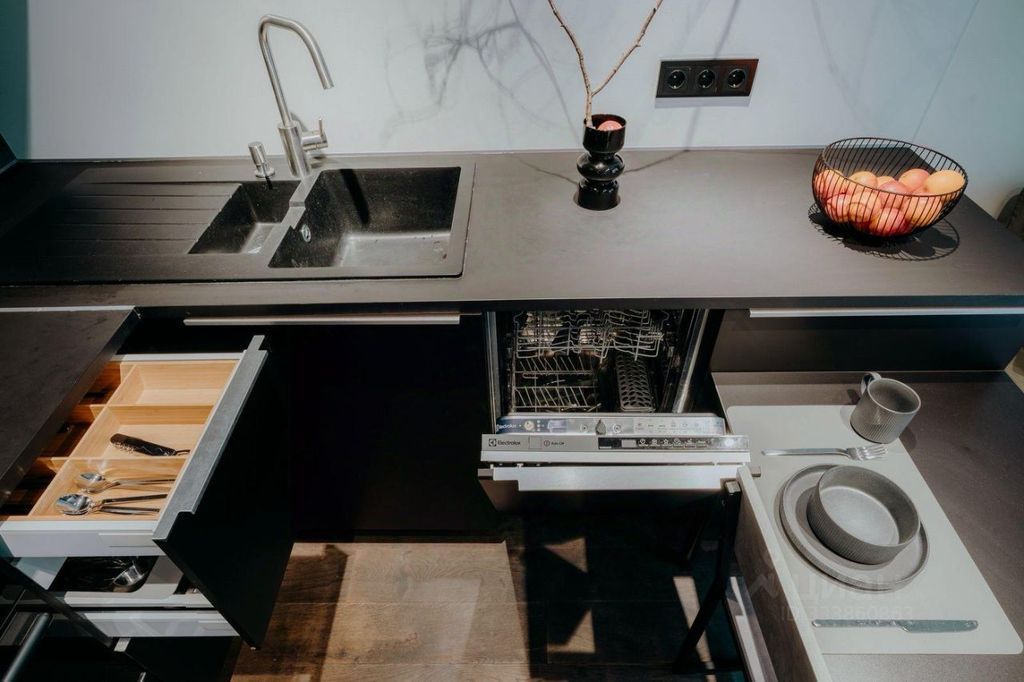 m. ZIL: Apartment, 2-rooms