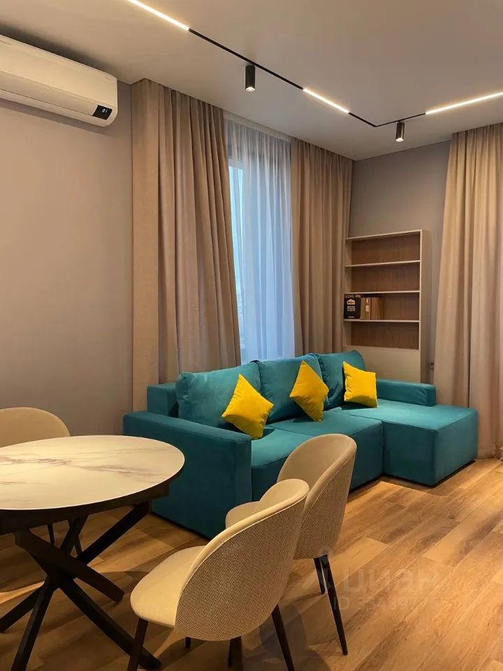 m. ZIL: Apartment, 2-rooms