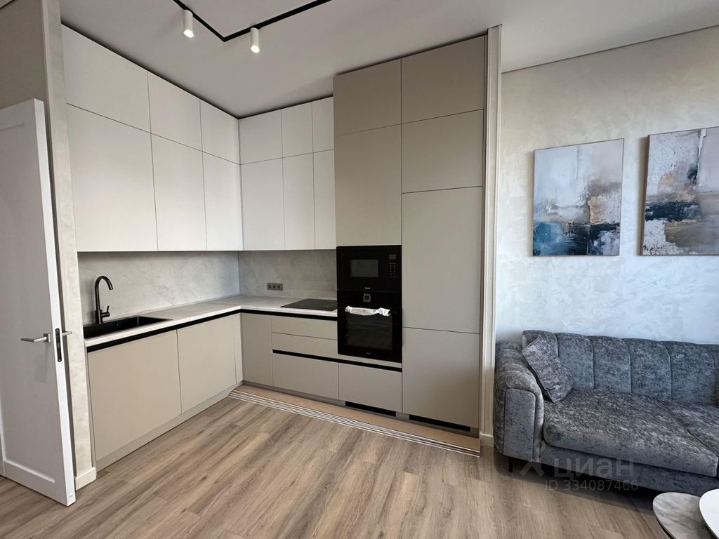 m. Aminyevskaya: Apartment, 3-rooms