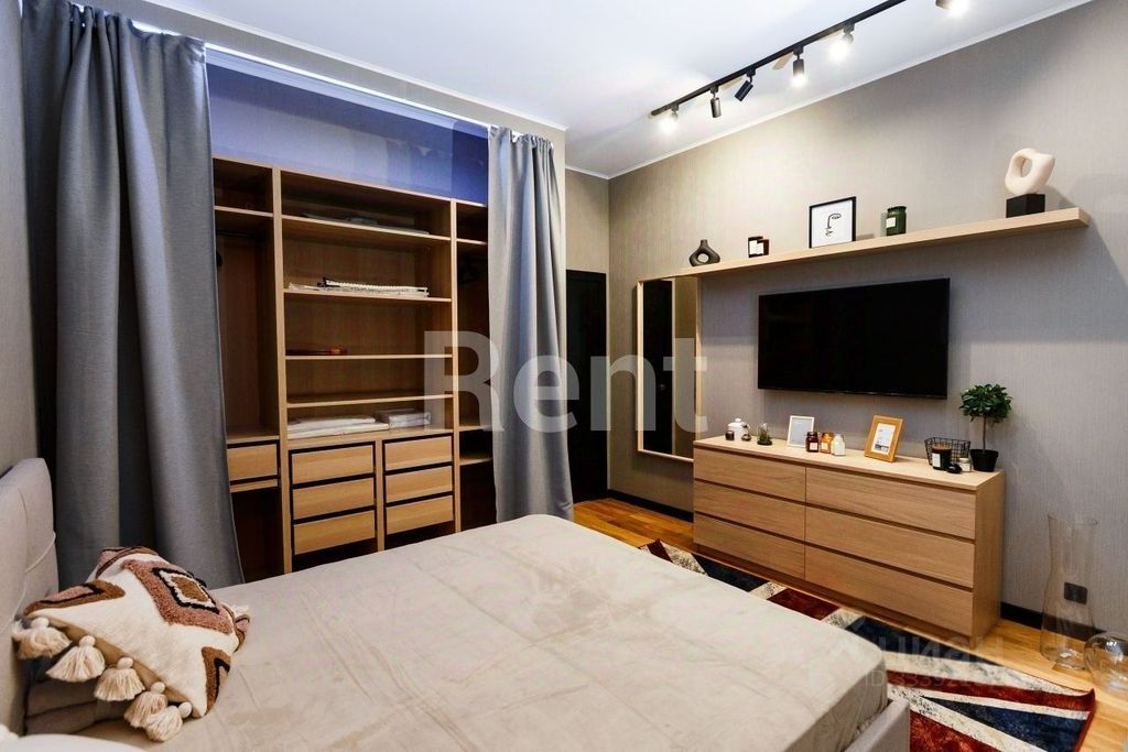 m. ZIL: Apartment, 2-rooms