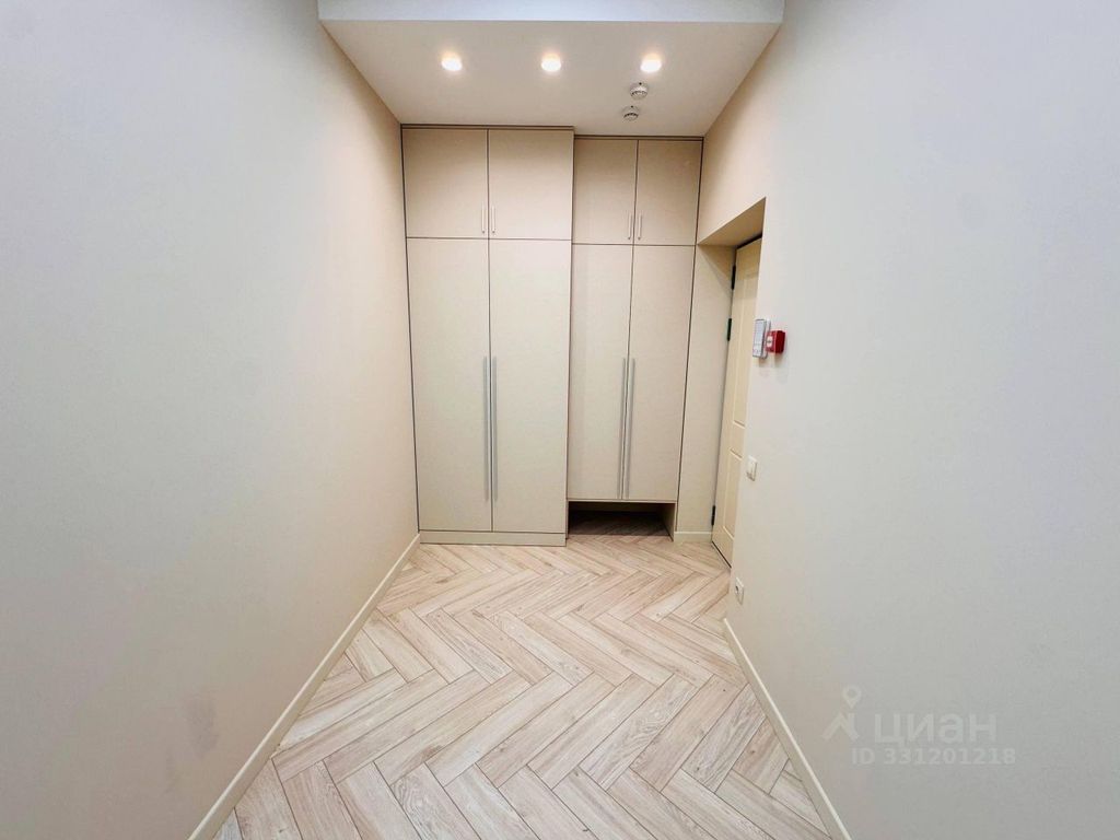 m. ZIL: Apartment, 2-rooms