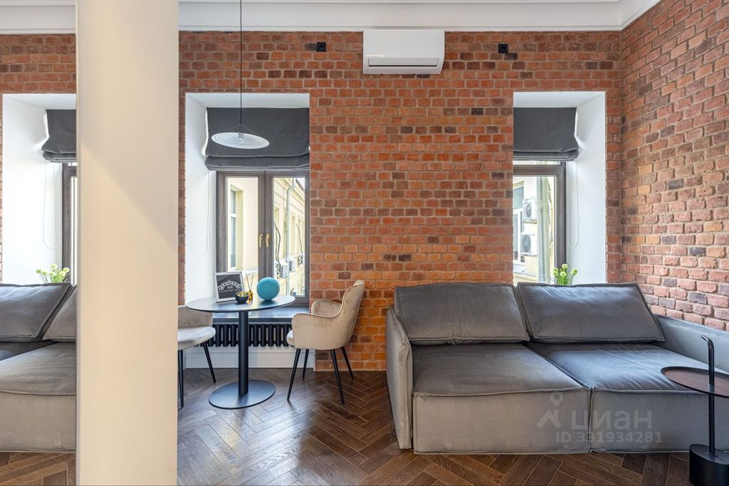m. Kuznetsky most: Apartment, studio