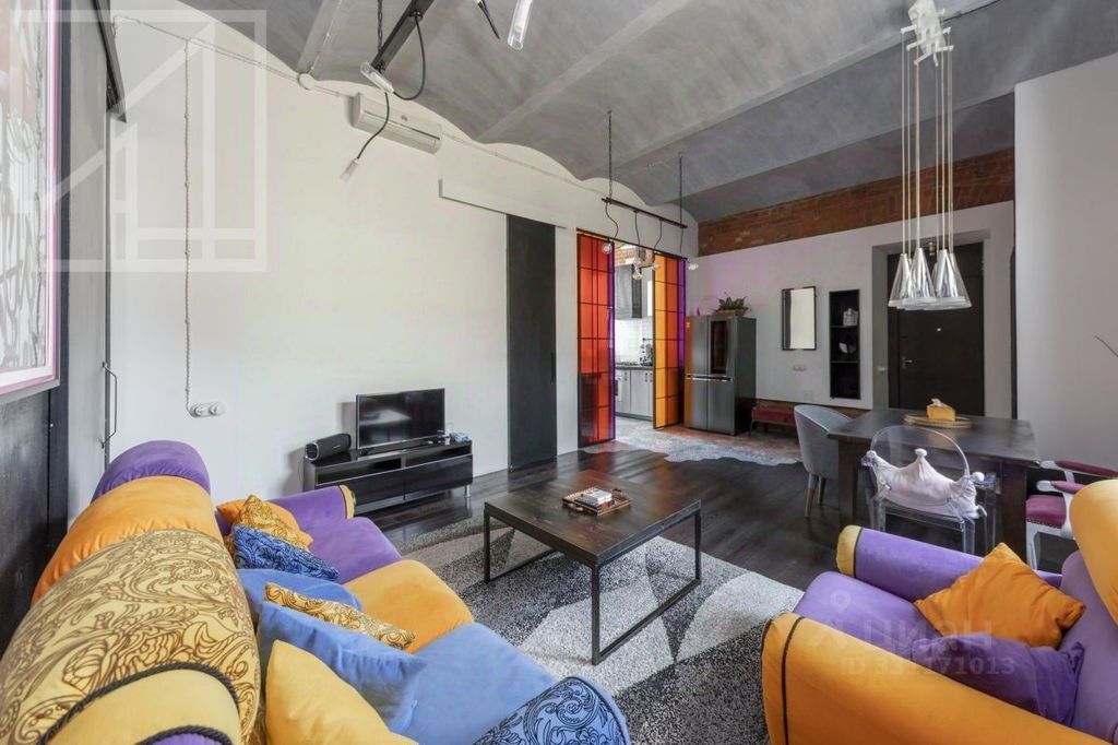 m. Kuznetsky most: Apartment, 3-rooms