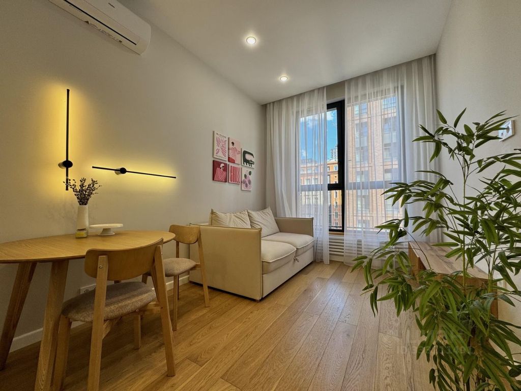 m. ZIL: Apartment, 2-rooms