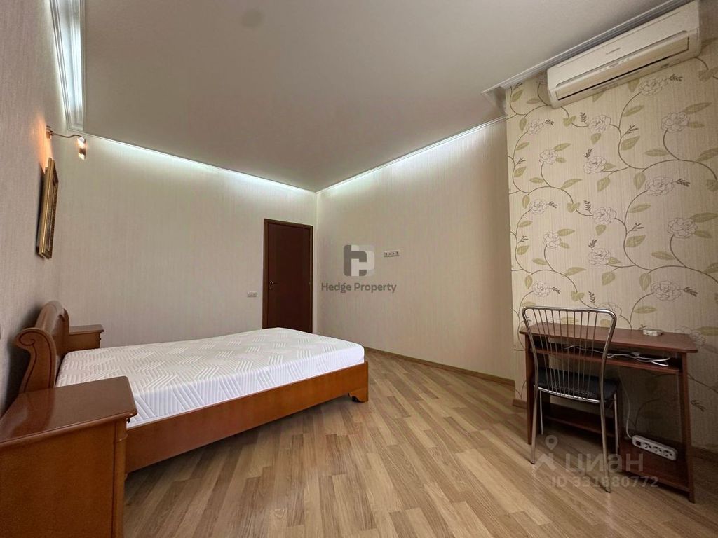 m. Yugo-Zapadnaya: Apartment, 2-rooms