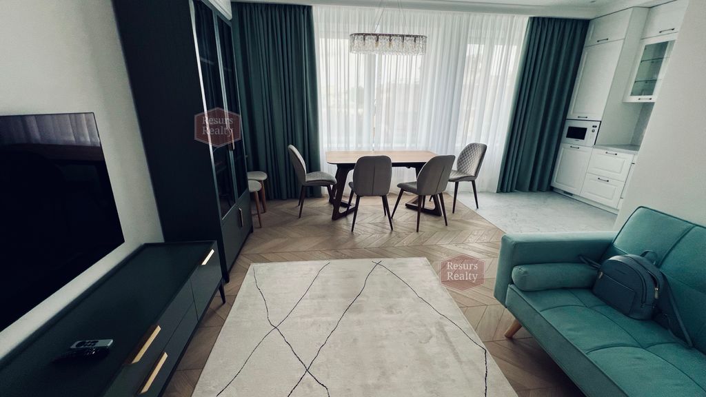 m. Kropotkinskaya: Apartment, 4-rooms