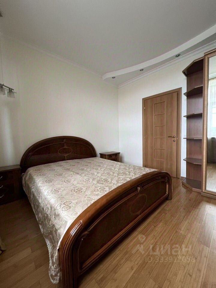 m. Ploschad Gagarina: Apartment, 2-rooms