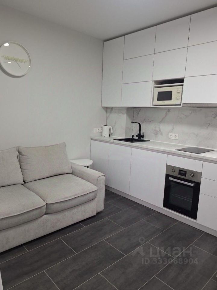 m. Lukhmanovskaya: Apartment, studio