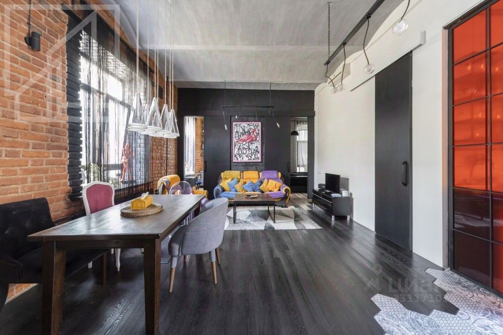 m. Kuznetsky most: Apartment, 3-rooms