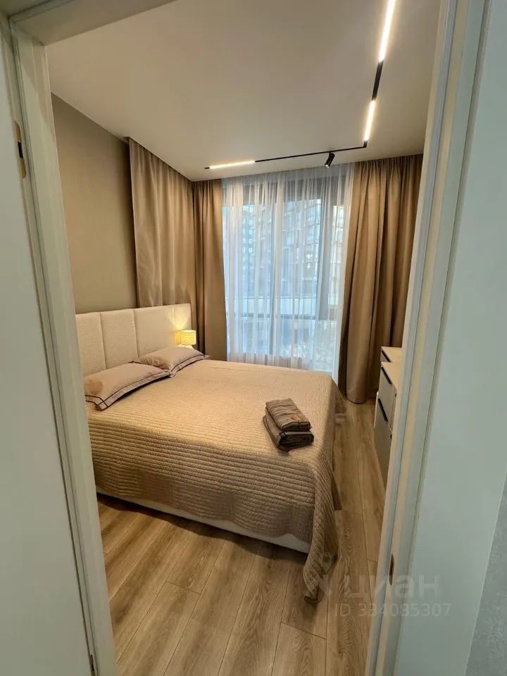 m. ZIL: Apartment, 2-rooms