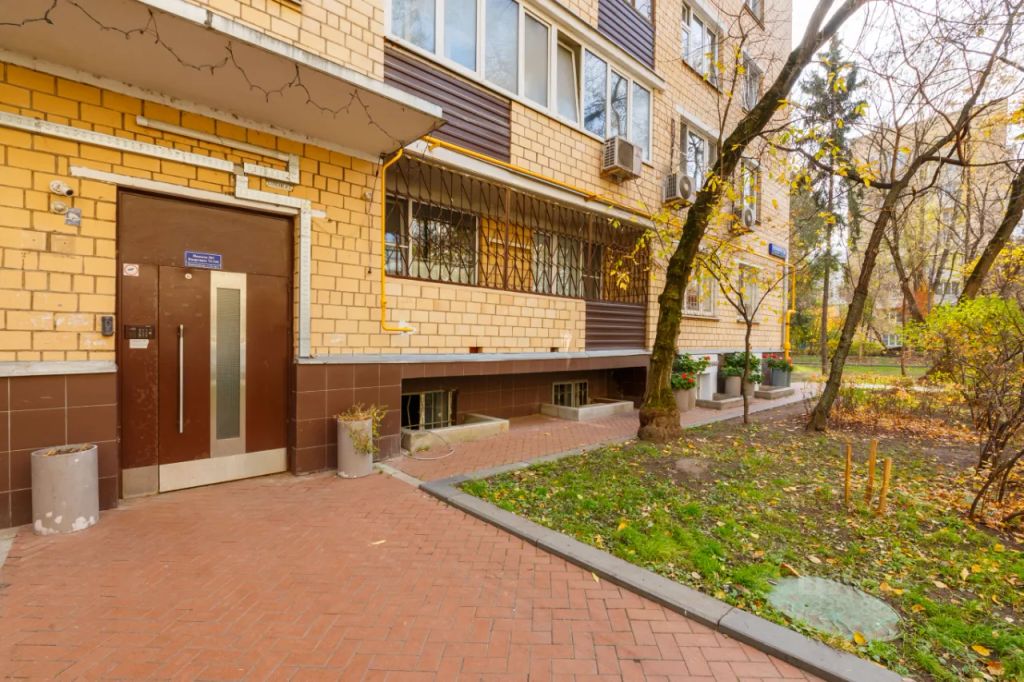 m. Barrikadnaya: Apartment, studio