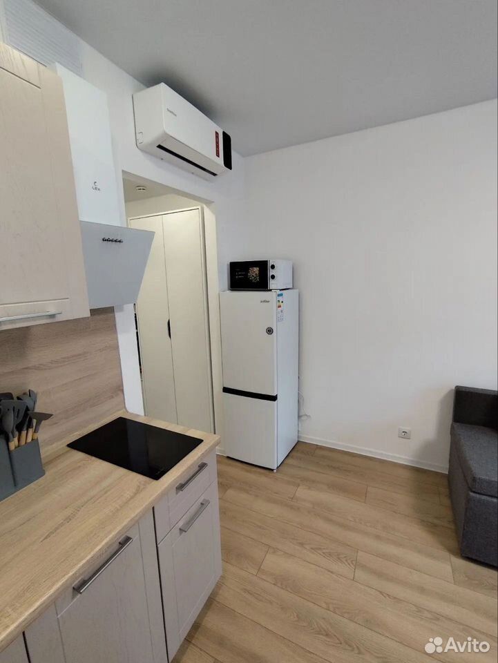 m. Filatov lug: Apartment, studio