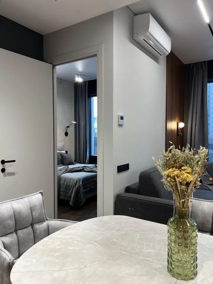 m. ZIL: Apartment, 2-rooms