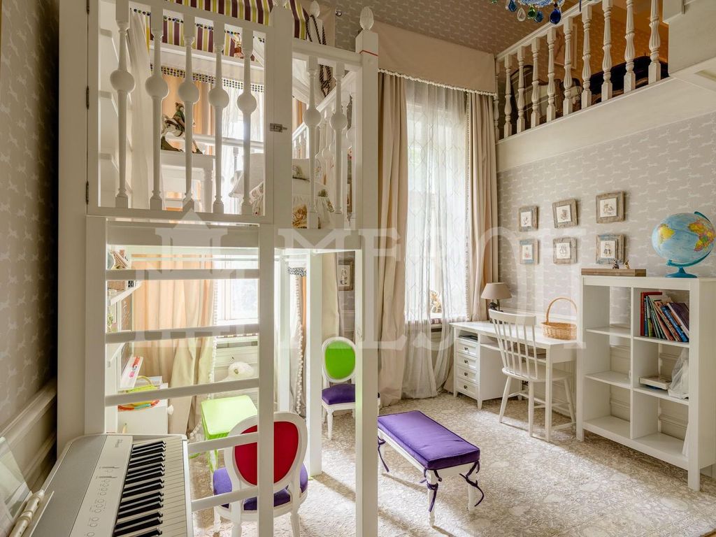m. Chistye prudy: Apartment, 5-rooms