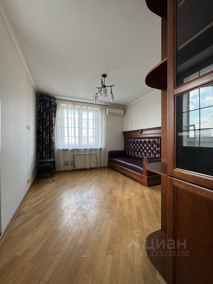 m. Lukhmanovskaya: Apartment, 2-rooms