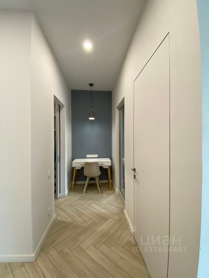 m. ZIL: Apartment, 2-rooms