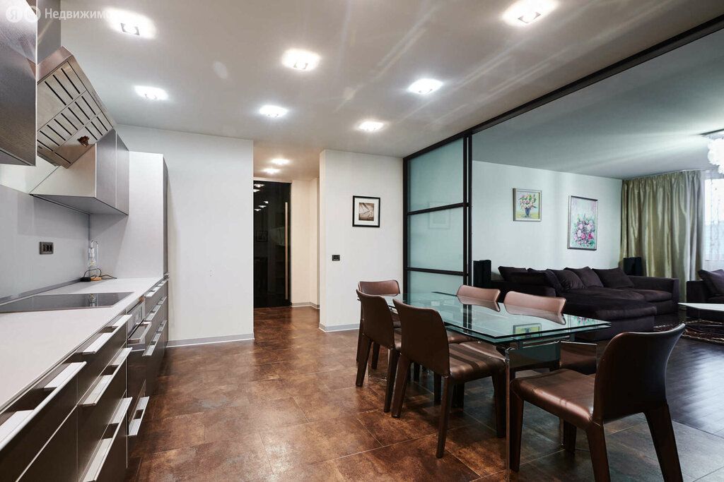 m. Barrikadnaya: Apartment, 3-rooms