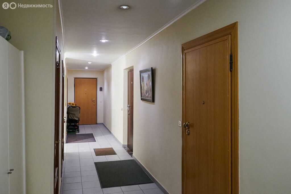 m. Barrikadnaya: Apartment, 3-rooms