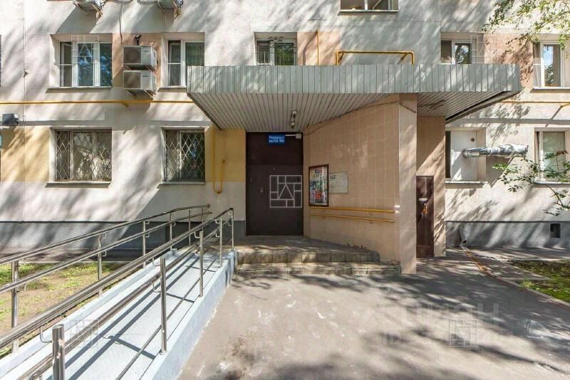 m. Polyanka: Apartment, 2-rooms