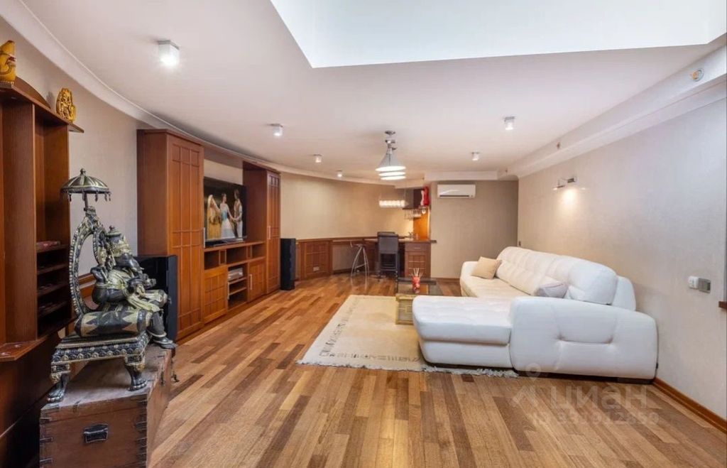 m. Minskaya: Apartment, 6-rooms