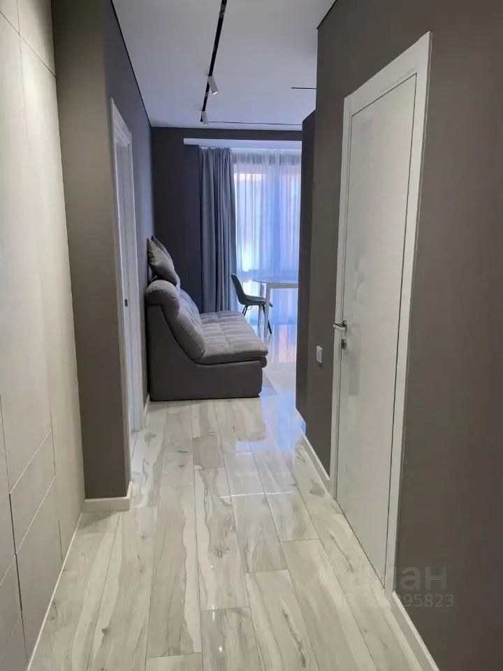 m. ZIL: Apartment, 2-rooms