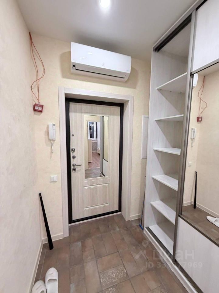 m. ZIL: Apartment, 1-rooms