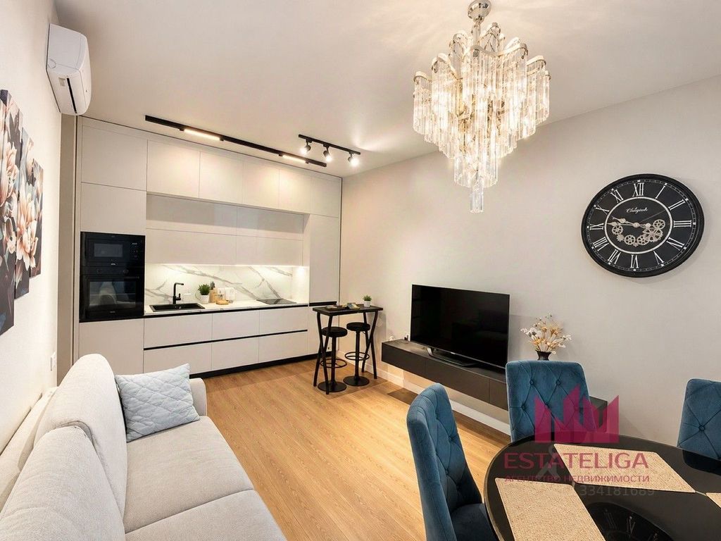m. Verkhnie Kotly: Apartment, 2-rooms