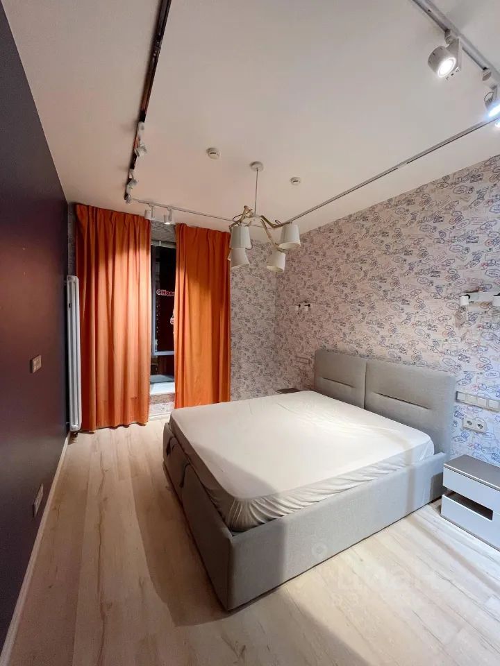 m. Molodezhnaya: Apartment, 2-rooms