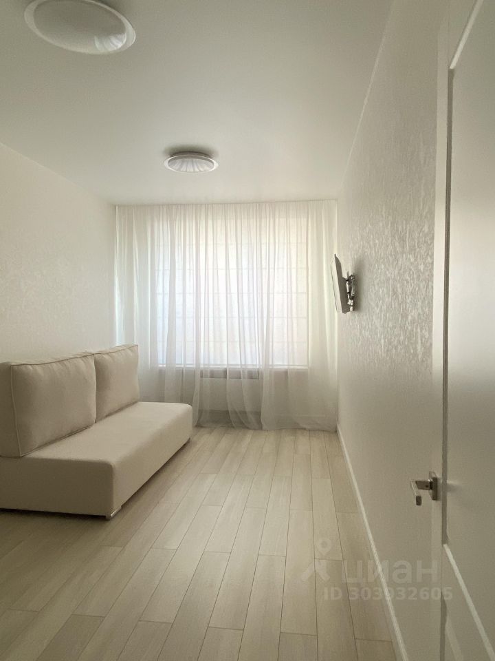 m. Lukhmanovskaya: Apartment, 1-rooms