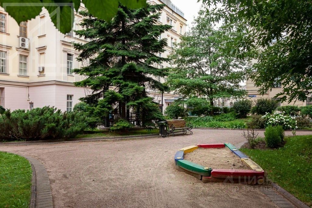 m. Mayakovskaya: Apartment, 3-rooms
