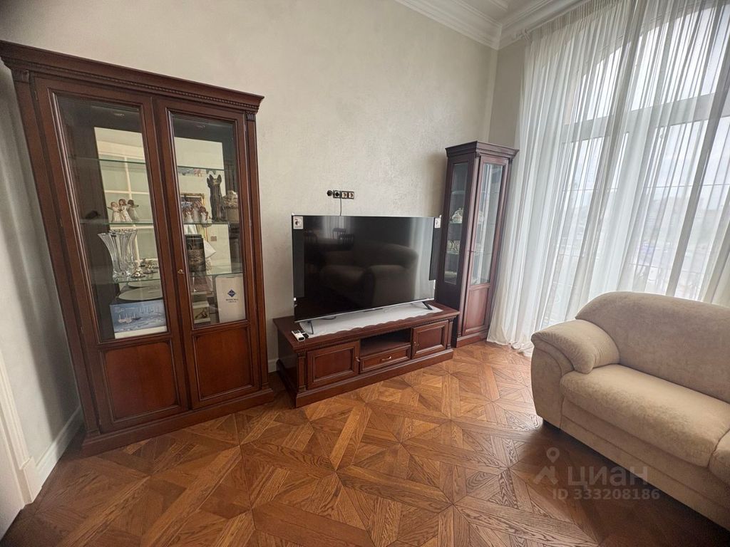 m. Ploschad Gagarina: Apartment, 2-rooms