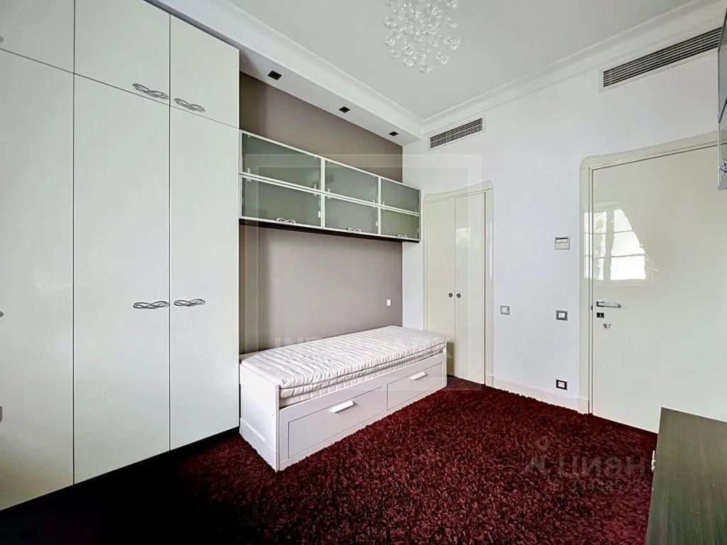 m. Kropotkinskaya: Apartment, 4-rooms