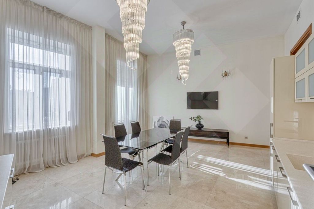m. Okhotny ryad: Apartment, 3-rooms