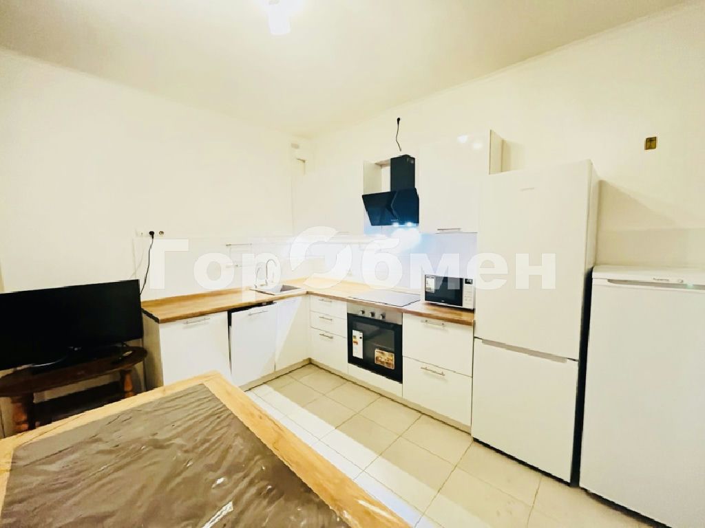 m. Narodnoe Opolchenie: Apartment, 3-rooms