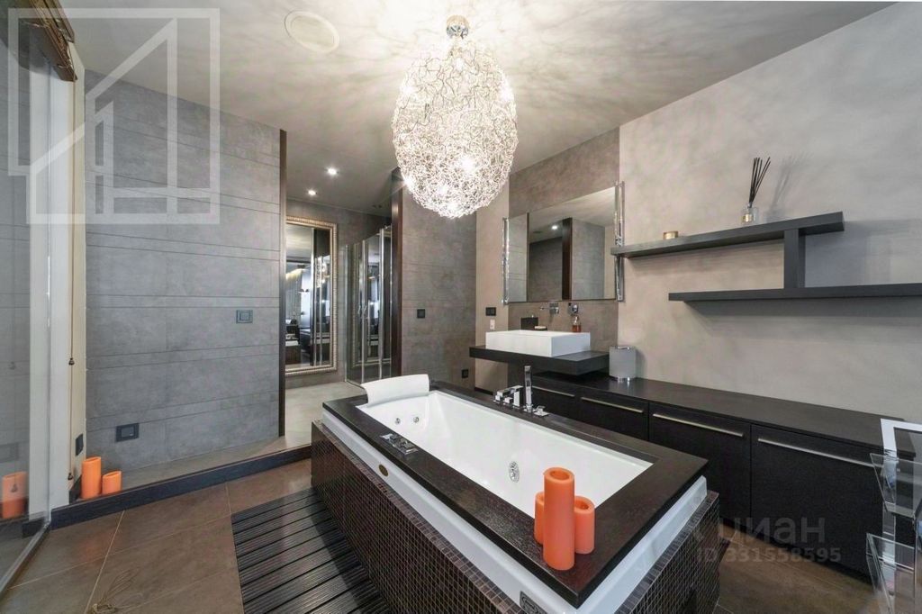 m. Kropotkinskaya: Apartment, 4-rooms