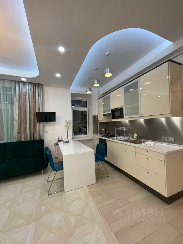m. Teatralnaya: Apartment, 2-rooms