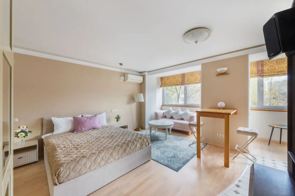m. Barrikadnaya: Apartment, studio