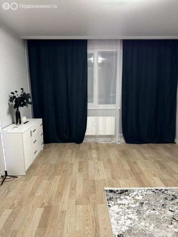 m. ZIL: Apartment, 1-rooms