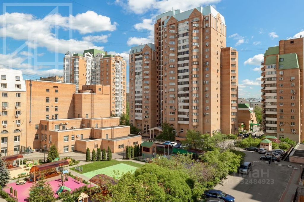m. Barrikadnaya: Apartment, 3-rooms