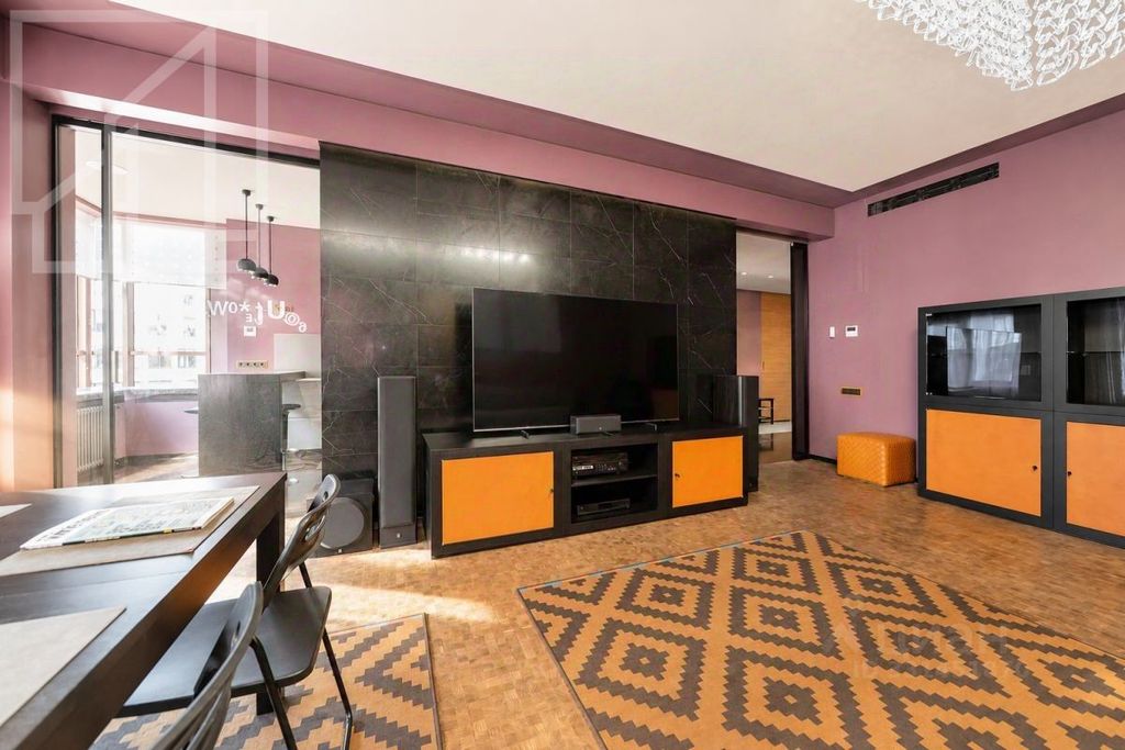 m. Novokuznetskaya: Apartment, 4-rooms