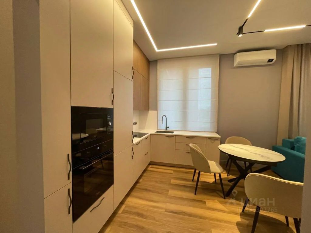 m. ZIL: Apartment, 2-rooms