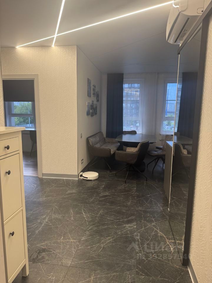 m. Lukhmanovskaya: Apartment, 3-rooms