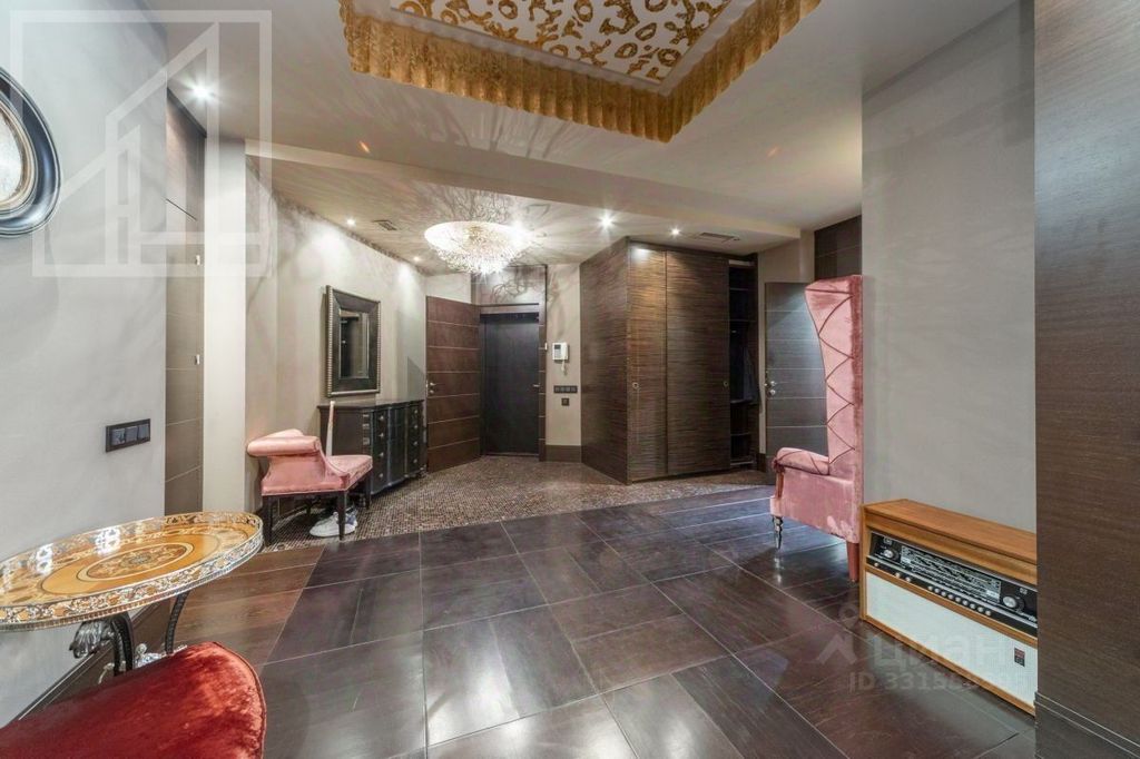 m. Kropotkinskaya: Apartment, 4-rooms