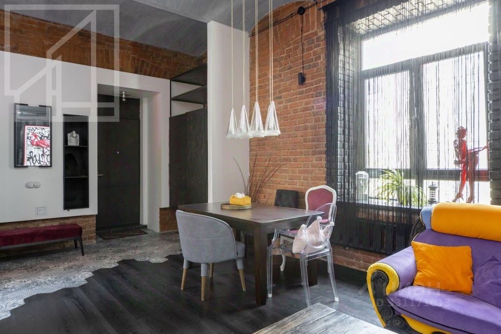 m. Kuznetsky most: Apartment, 3-rooms