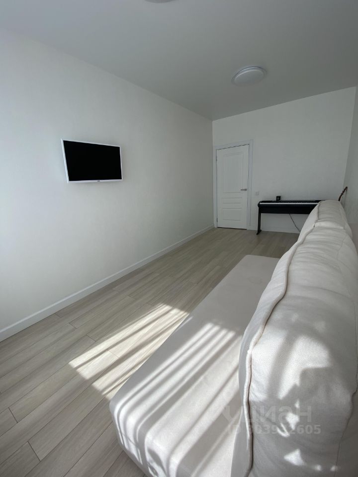 m. Lukhmanovskaya: Apartment, 1-rooms