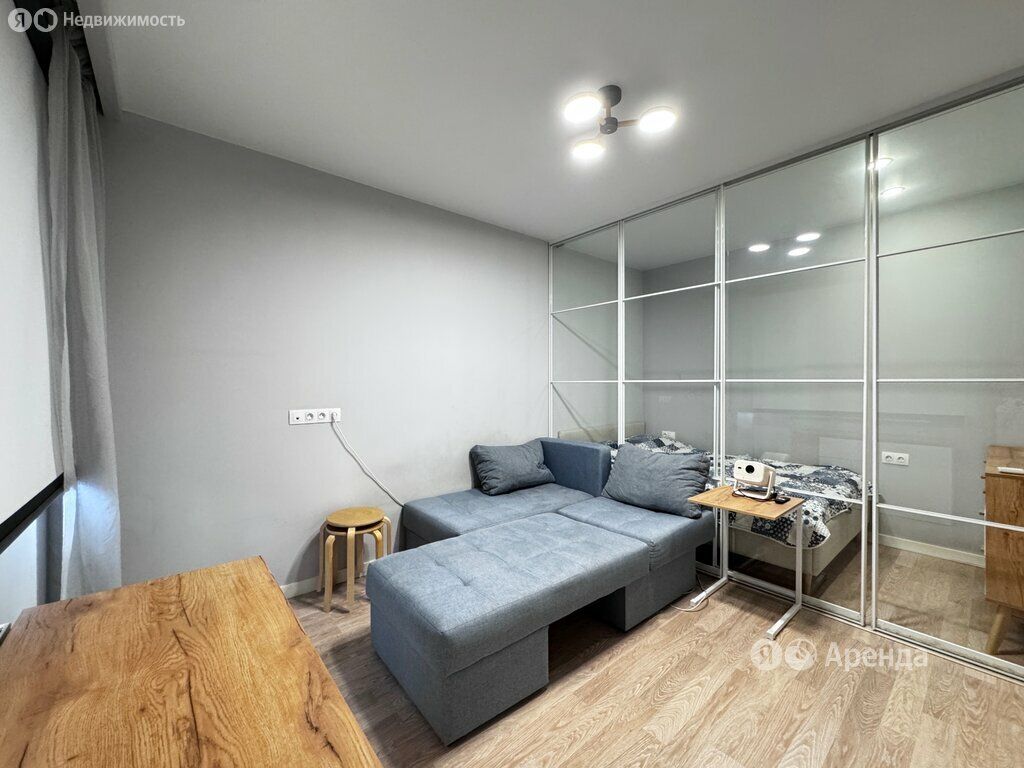m. ZIL: Apartment, 1-rooms