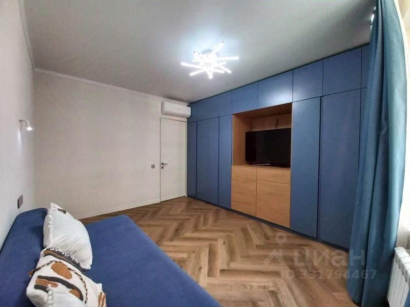 m. Aminyevskaya: Apartment, 3-rooms