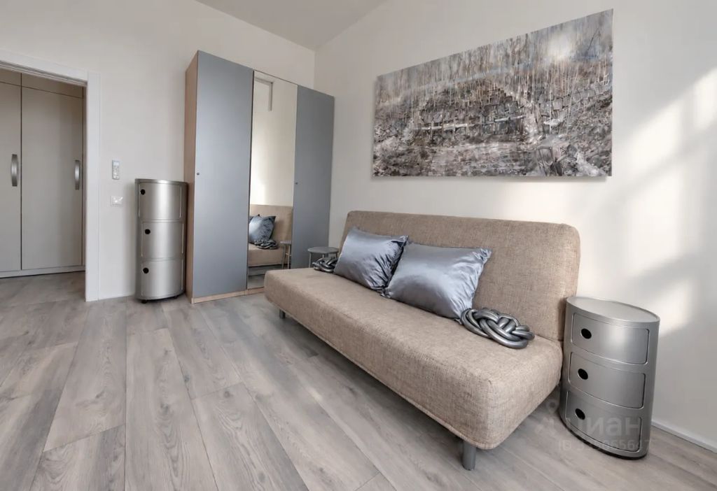 m. ZIL: Apartment, 2-rooms